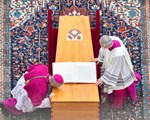 Slika Papa Franjo predsjedao sprovodnom misom za Benedikta XVI.